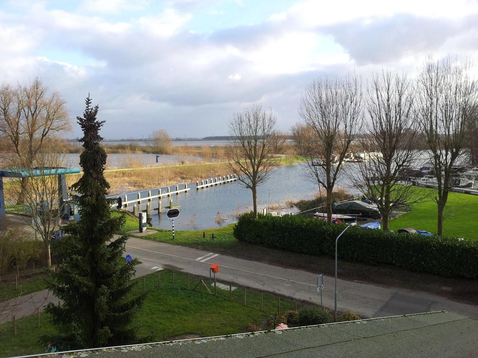 De Brabantse Biesbosch Hotel Werkendam Екстериор снимка