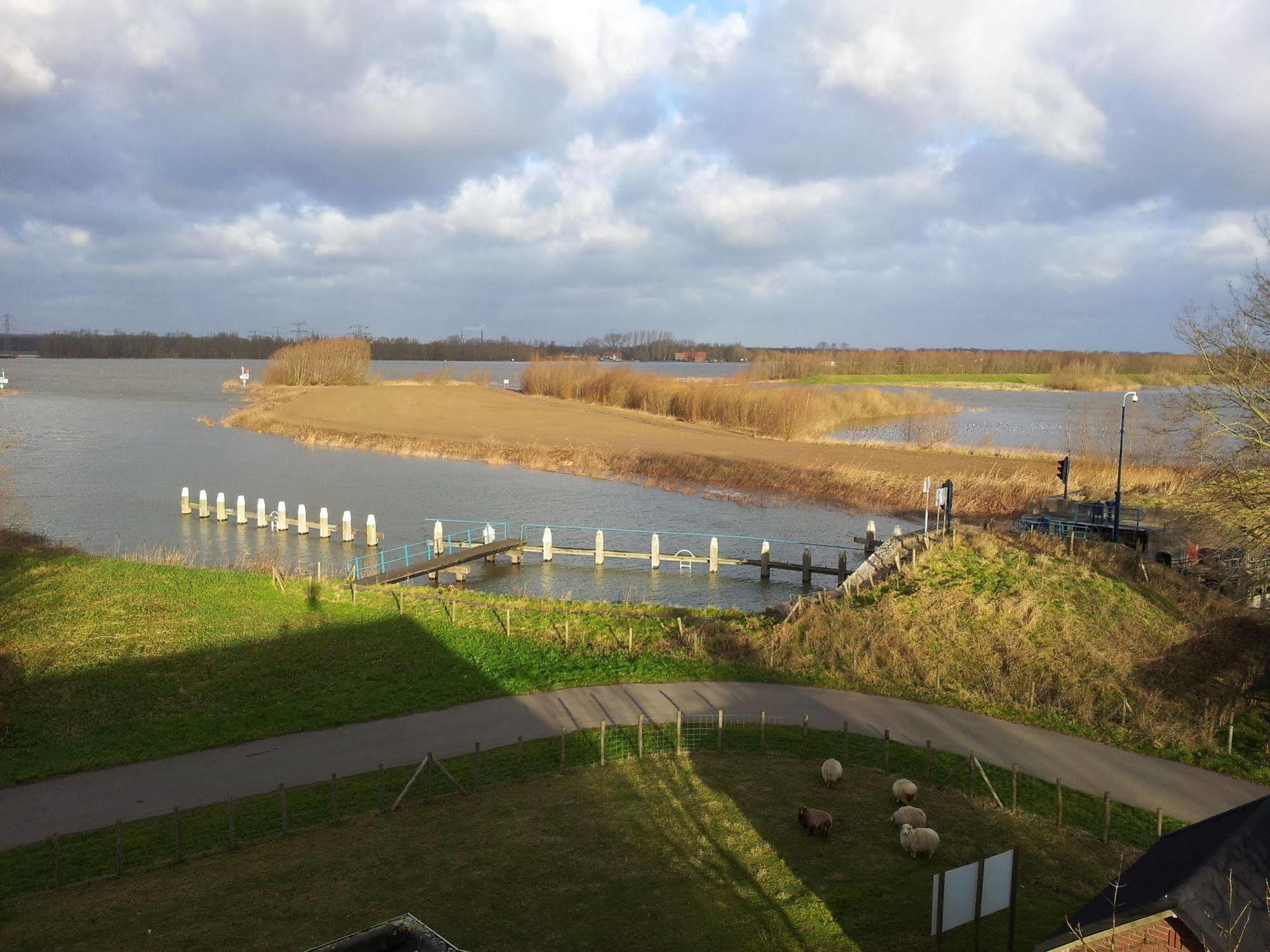 De Brabantse Biesbosch Hotel Werkendam Екстериор снимка