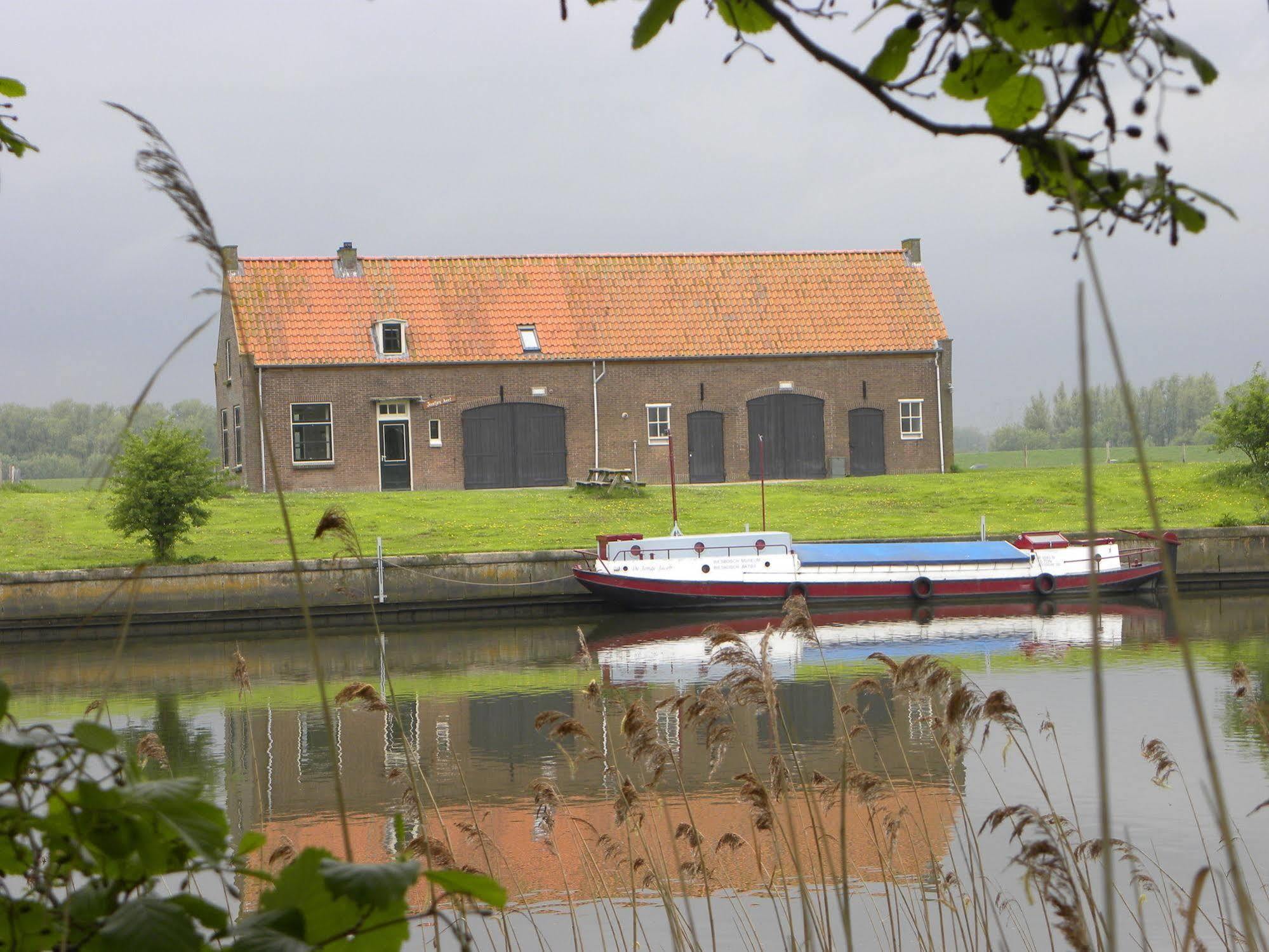 De Brabantse Biesbosch Hotel Werkendam Екстериор снимка
